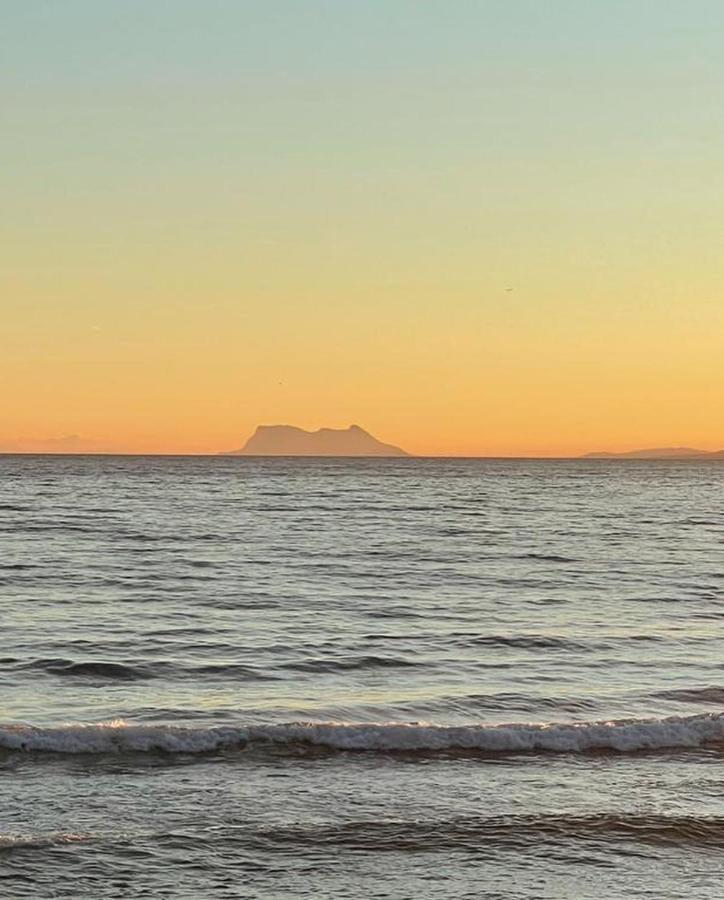 On The Beach - Penthouse On The Mediterranean Estepona Bagian luar foto