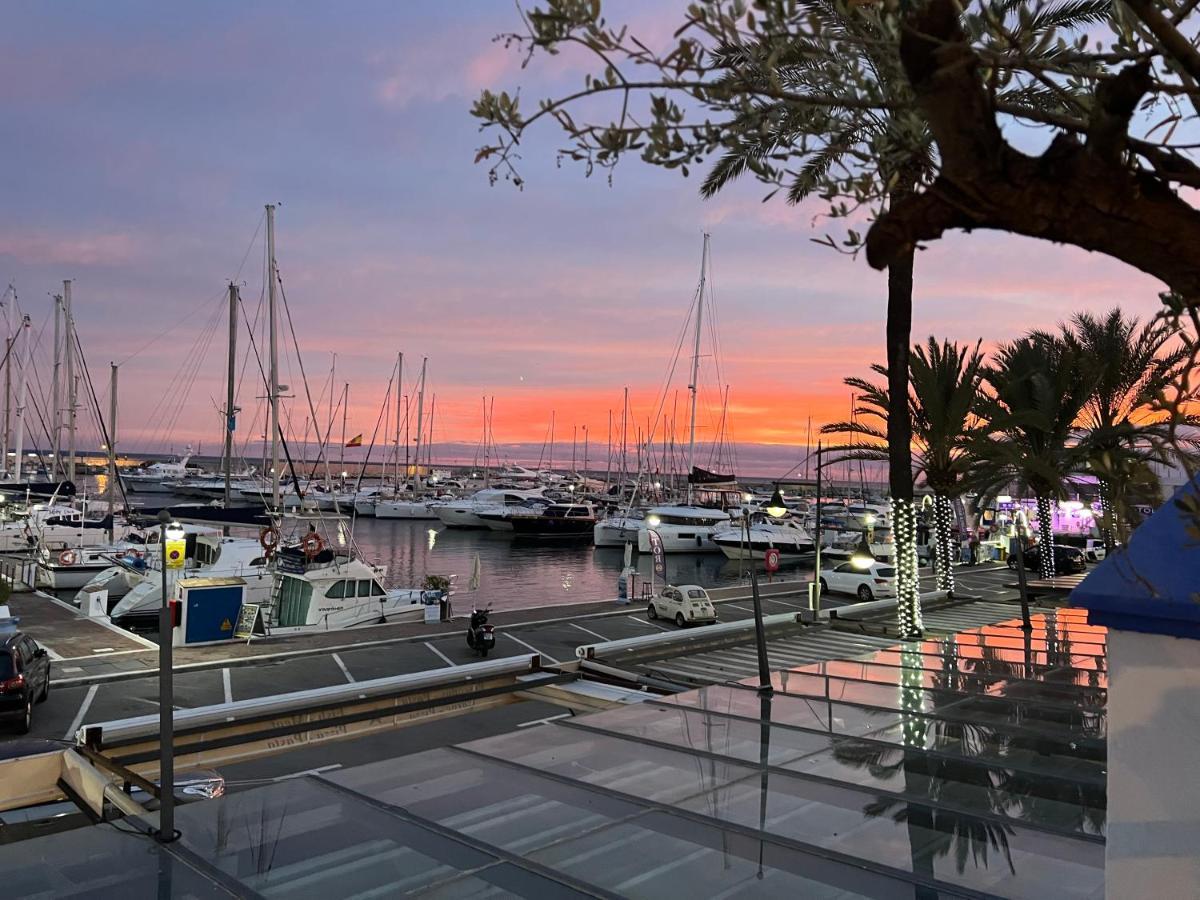 On The Beach - Penthouse On The Mediterranean Estepona Bagian luar foto