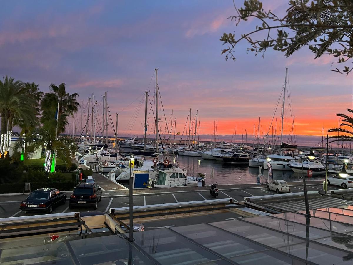 On The Beach - Penthouse On The Mediterranean Estepona Bagian luar foto